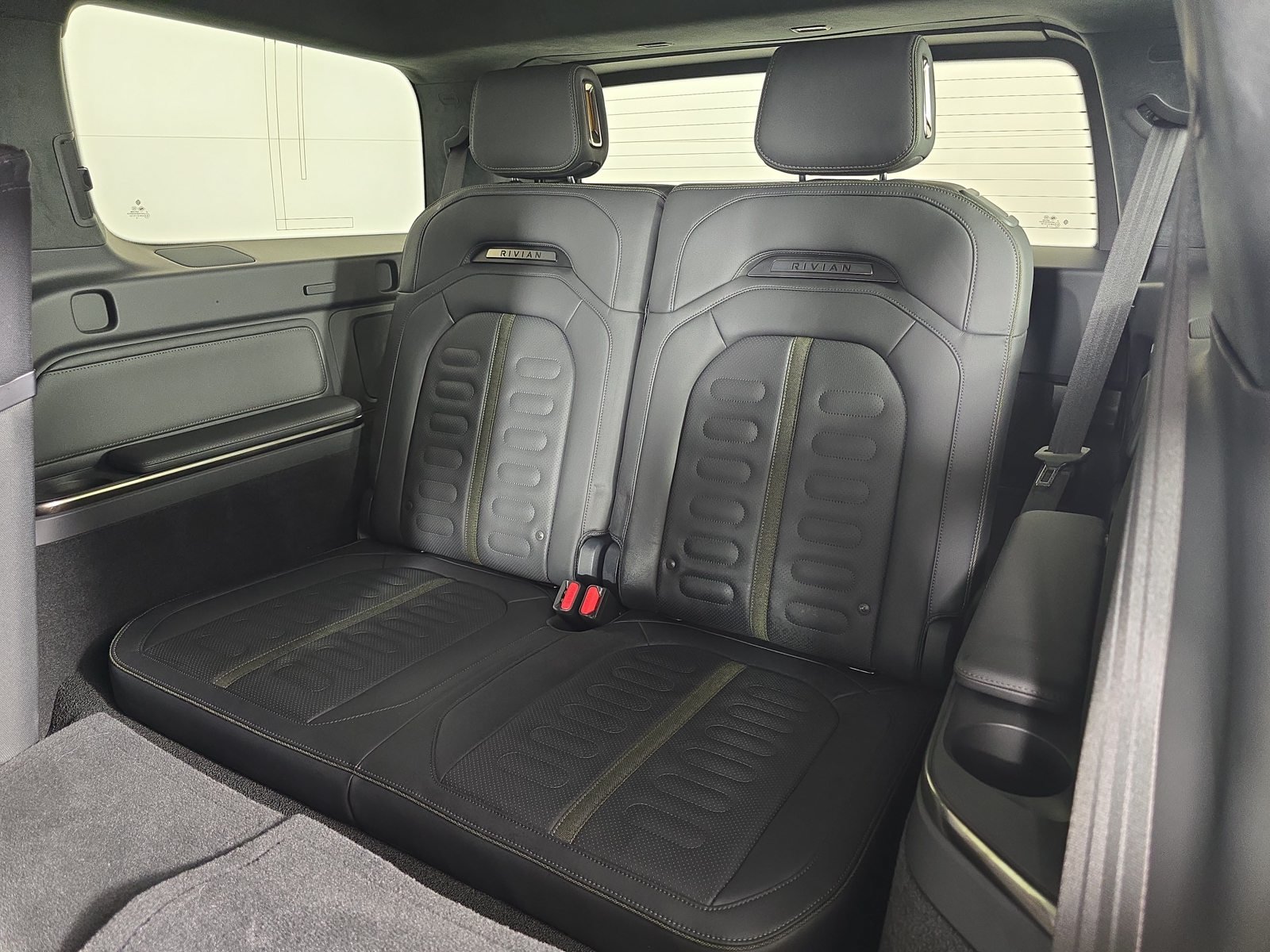 Used 2022 Rivian R1S Launch Edition Quad AWD/4WD image 22