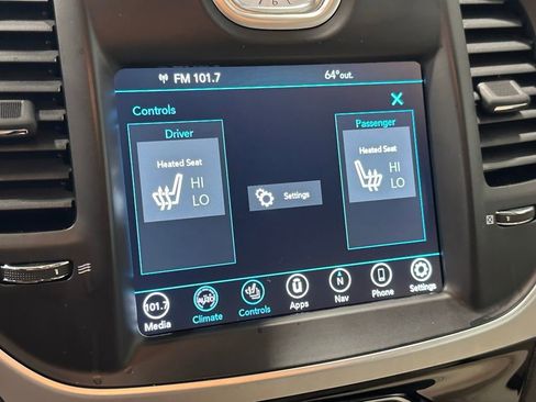 Used 2023 Chrysler 300 Touring L image 24