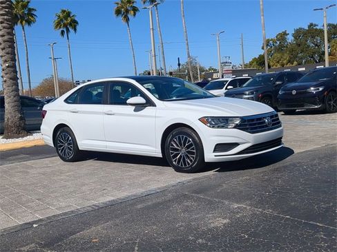 Used 2019 Volkswagen Jetta SE image 2
