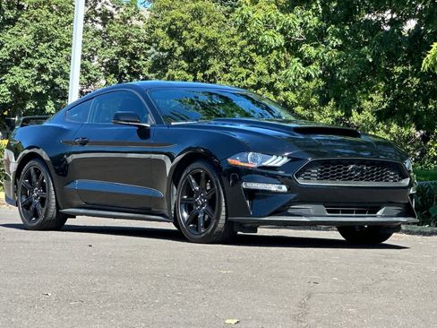 Used 2018 Ford Mustang Premium w/ Black Accent Pkg RWD image 9
