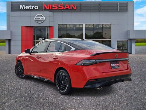 New 2026 Nissan Sentra SR w/ Floor Mat Package FWD image 4