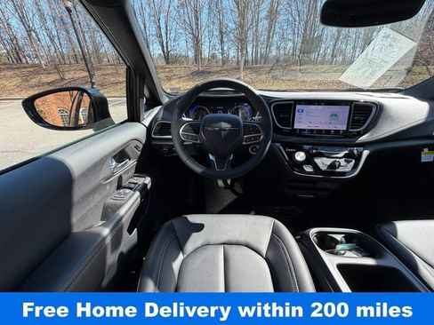 New 2026 Chrysler Pacifica Select image 13