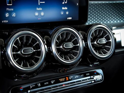 Certified 2025 Mercedes-Benz GLB 250 GLB 250 4MATIC image 17