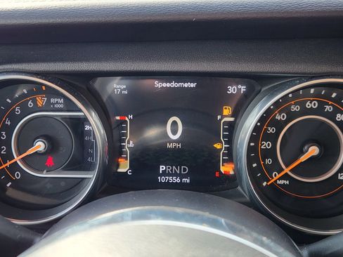 Used 2018 Jeep Wrangler Unlimited Sahara image 25