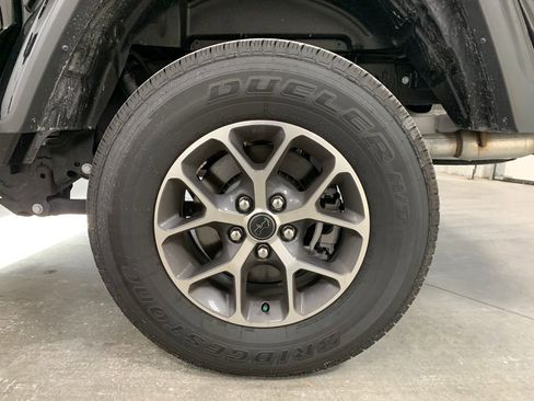 Used 2024 Jeep Gladiator Sport image 5