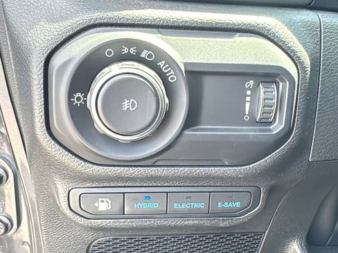 Used 2023 Jeep Wrangler Unlimited Rubicon 4xe AWD/4WD image 15