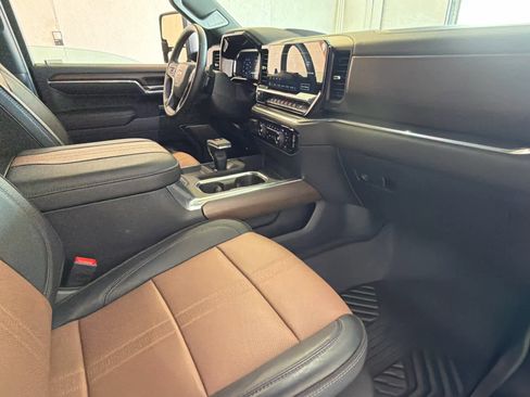 Used 2024 Chevrolet Silverado 1500 High Country w/ Technology Package AWD/4WD image 29