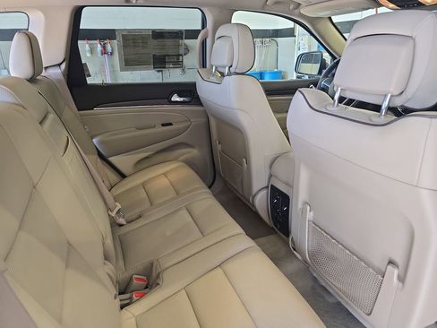 Used 2021 Jeep Grand Cherokee Overland image 12