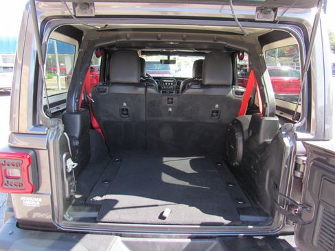 Used 2020 Jeep Wrangler Unlimited Rubicon w/ Quick Order Package 28Y Recon image 5