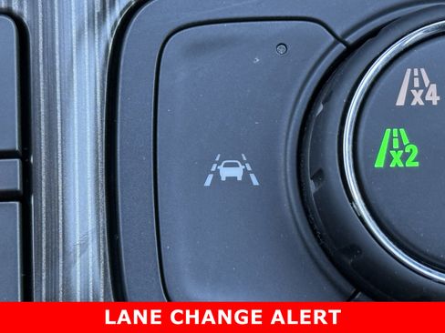 Used 2023 GMC Acadia SLT w/ Elevation Edition image 25