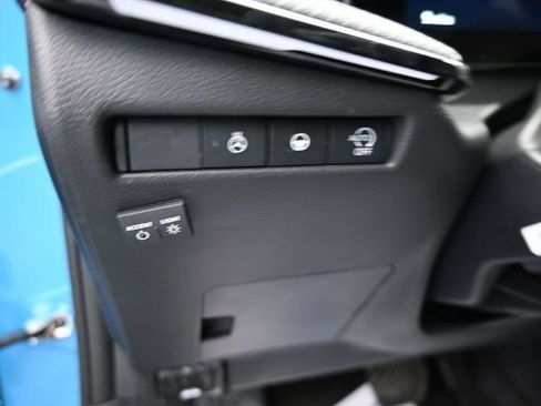 Used 2025 Nissan Kicks SR w/ SR Premium Package image 21