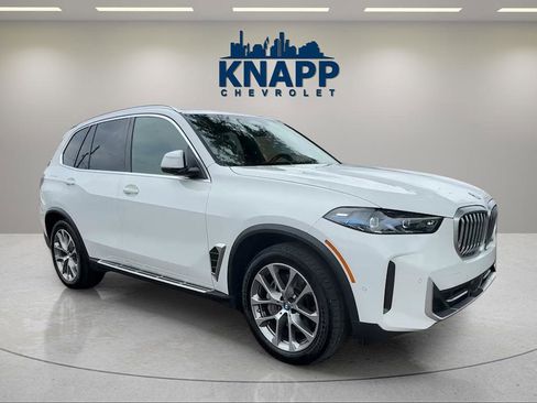 Used 2025 BMW X5 xDrive50e AWD/4WD image 3