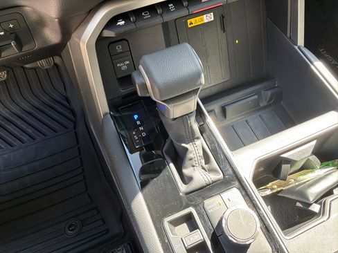 Used 2024 Toyota Tundra Limited AWD/4WD image 26