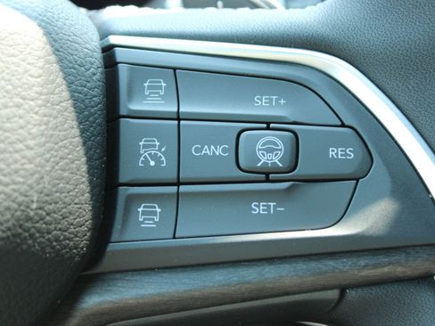 New 2026 Jeep Grand Cherokee Altitude AWD/4WD image 31