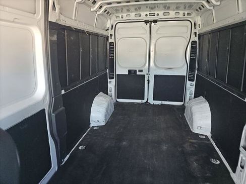 Used 2025 RAM ProMaster 2500 w/ Convenience Group FWD image 9