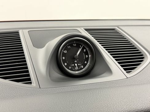 New 2026 Porsche Macan image 54