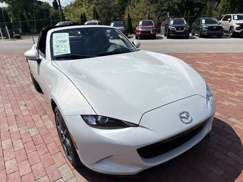 Used 2019 MAZDA MX-5 Miata RF Grand Touring w/ GT-S Package RWD image 38