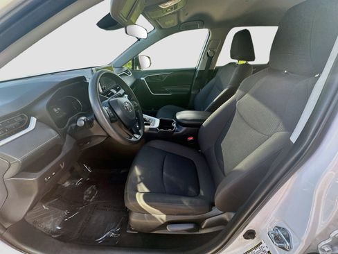 Used 2025 Toyota RAV4 LE AWD/4WD image 13