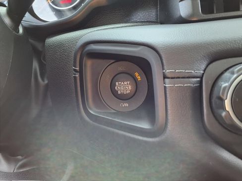Used 2025 Jeep Wrangler Unlimited Rubicon AWD/4WD image 8