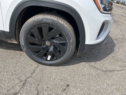 New 2026 Volkswagen Atlas SE image 3