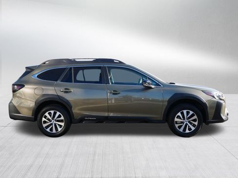 Used 2024 Subaru Outback Premium image 8