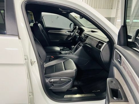 Used 2022 Volkswagen Atlas Cross Sport SE FWD image 30