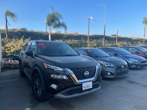 Used 2023 Nissan Rogue S FWD image 2