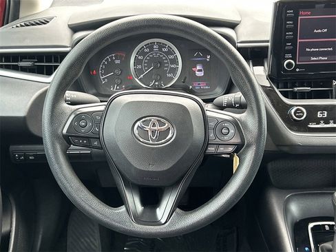 Used 2022 Toyota Corolla LE image 32