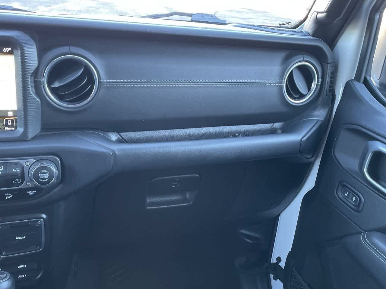 Used 2018 Jeep Wrangler Unlimited Sahara AWD/4WD image 16