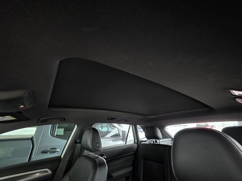 Used 2021 Volkswagen Atlas Cross Sport SE w/ Panoramic Sunroof Package FWD image 8