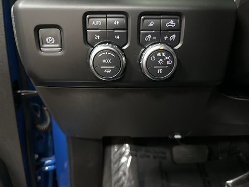 Used 2024 GMC Sierra 1500 AT4 w/ Technology Package image 31