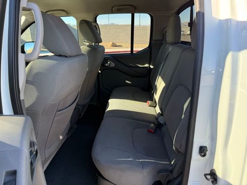 Used 2016 Nissan Frontier SV image 17