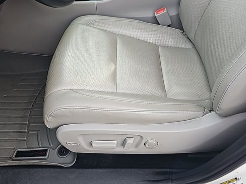 Used 2019 Toyota Highlander Limited Platinum image 12