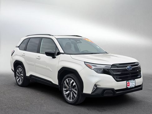 Used 2025 Subaru Forester Touring AWD/4WD image 7