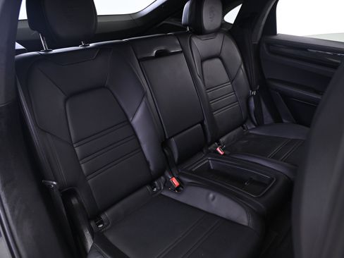 Used 2023 Porsche Cayenne Turbo GT image 19