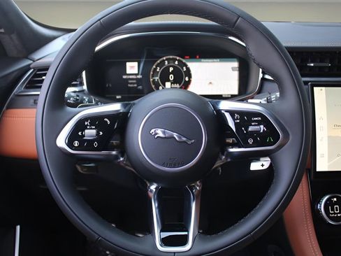 New 2026 Jaguar F-PACE R-Dynamic S image 18