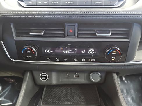 Used 2023 Nissan Rogue SV image 24