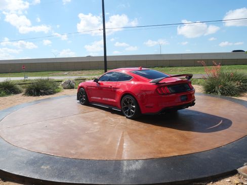 Used 2020 Ford Mustang GT Premium w/ Performance Package - Level 2 image 4