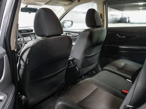 Used 2017 Nissan Rogue SV image 18