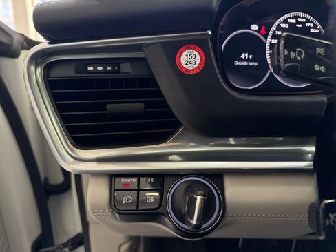 Used 2019 Porsche Panamera GTS image 9