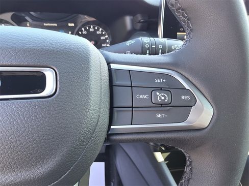 New 2026 Jeep Compass Latitude image 18