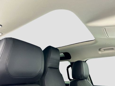 Used 2021 Land Rover Defender 90 First Edition image 21