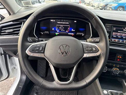 Certified 2024 Volkswagen Jetta SE w/ Panoramic Sunroof Package image 11