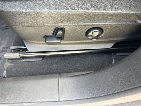 Used 2023 Alfa Romeo Stelvio Sprint image 12