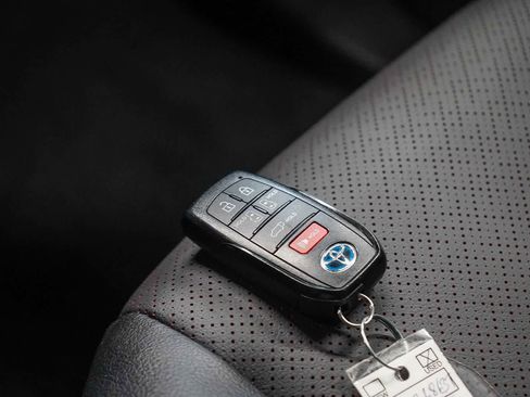 Used 2025 Toyota Sienna XSE w/ XSE Premium Package image 29