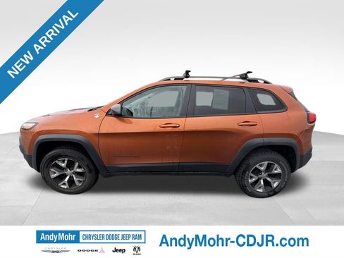 Used 2015 Jeep Cherokee Trailhawk w/ Cold Weather Group AWD/4WD image 4