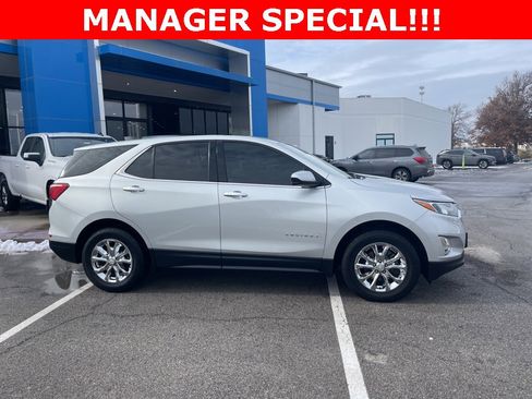 Used 2020 Chevrolet Equinox LT image 2