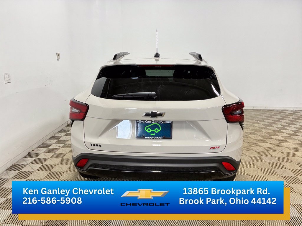 Certified 2026 Chevrolet Trax RS FWD image 5
