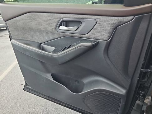 Used 2021 Nissan Rogue SV FWD image 28