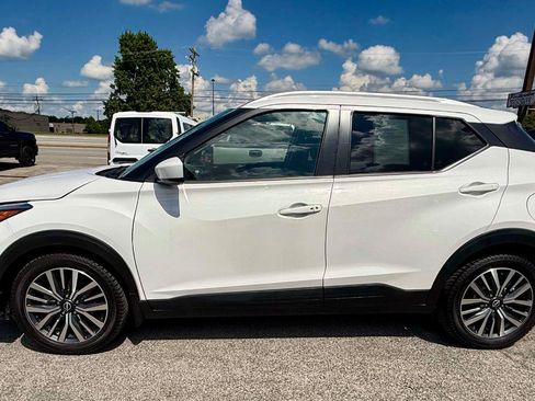 Used 2023 Nissan Kicks SV FWD image 5